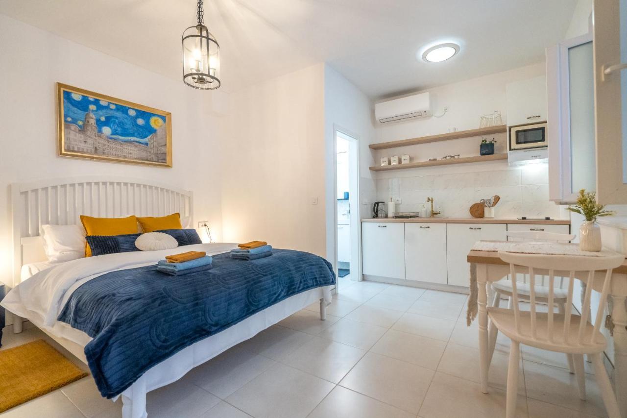 Starry Night Studio Apartment Rijeka Luaran gambar